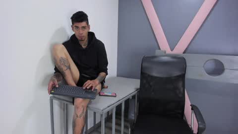 Sara HooT  online show from 01-25-25, 10:07