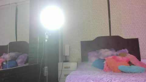 Snapshot of sara_love_1 chatting on 04-25-26, 03:31 Sara Love online show from 04-25-26, 03:31