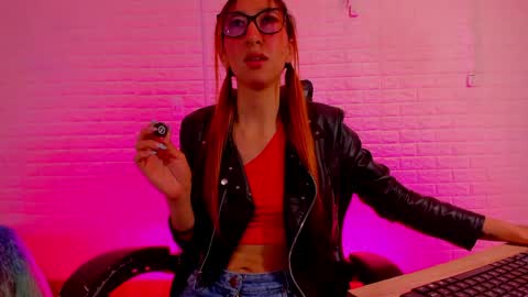Snapshot of sara_love_1 chatting on 05-31-26, 03:26 Sara Love online show from 05-31-26, 03:26