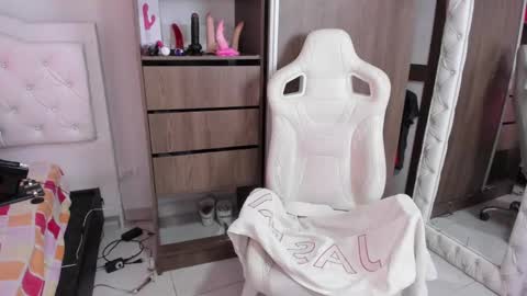 Snapshot of sara_martin_ chatting on 01-13-25, 10:35 sara online show from 01-13-25, 10:35