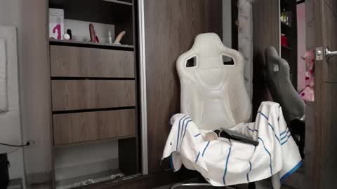 Snapshot of sara_martin_ chatting on 02-22-25, 01:00 sara online show from 02-22-25, 01:00