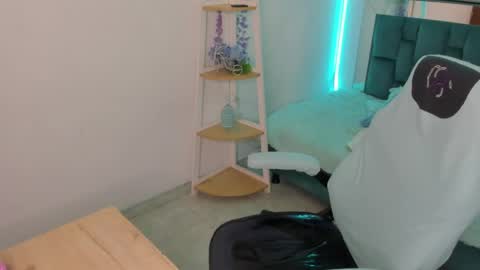 sara_red_x online show from 05-25-26, 03:12