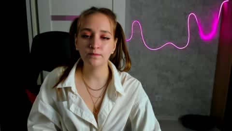 Snapshot of sara_rossse chatting on 05-21-26, 01:40 Sara online show from 05-21-26, 01:40