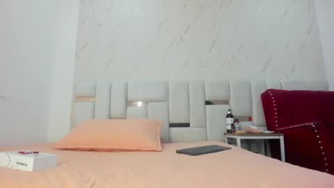 sara_sm1th_ online show from 05-15-26, 11:50