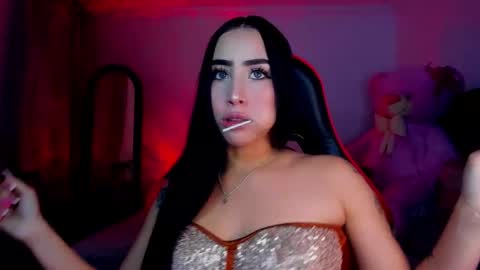 Snapshot of sara_stone03 chatting on 01-12-25, 07:43 sara_stone03 online show from 01-12-25, 07:43