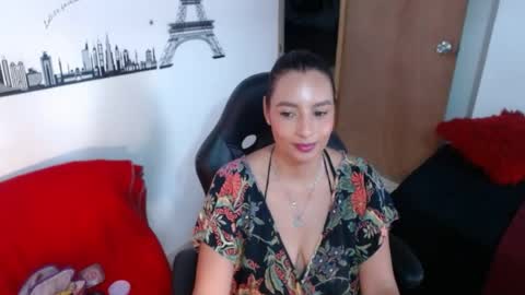 Snapshot of sara_thompson01 chatting on 06-19-26, 06:12 SARA online show from 06-19-26, 06:12