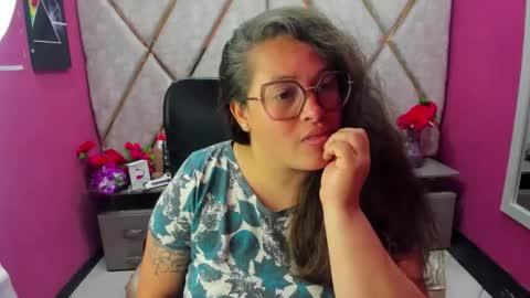 sara_thonson_ online show from 04-18-26, 04:16