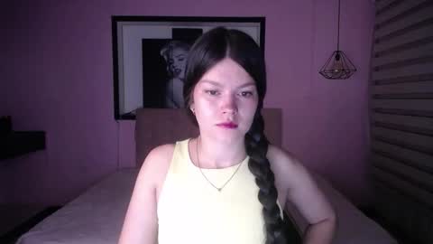 sara_valderrama_ online show from 12-01-25, 12:32