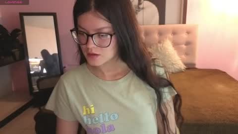 Snapshot of sara_valderrama_ chatting on 05-15-26, 01:51 sara_valderrama_ online show from 05-15-26, 01:51