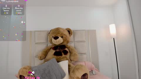 Snapshot of saraa_milleer chatting on 01-10-25, 02:14 Sara Miller online show from 01-10-25, 02:14