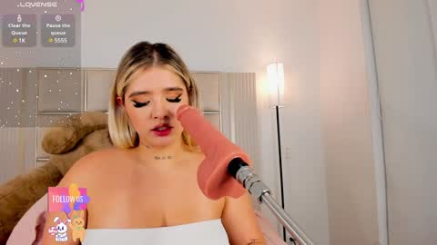 Snapshot of saraa_milleer chatting on 01-20-25, 07:36 Sara Miller online show from 01-20-25, 07:36