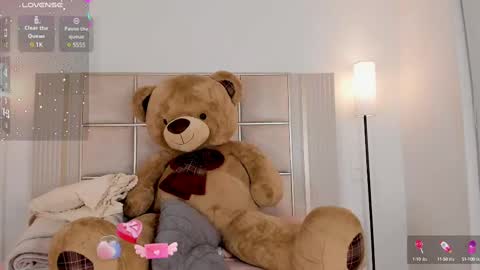 Snapshot of saraa_milleer chatting on 02-12-25, 12:58 Sara Miller online show from 02-12-25, 12:58