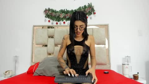 Snapshot of saraa_nix chatting on 12-18-24, 06:10 sara online show from 12-18-24, 06:10