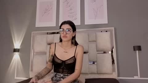 Snapshot of saraa_nix chatting on 11-15-25, 03:04 sara online show from 11-15-25, 03:04