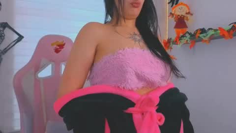 Sarah Ramirez online show from 10-27-25, 11:58