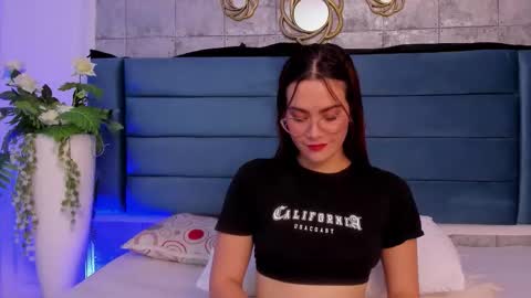 Snapshot of saraalvarezx chatting on 01-19-26, 04:38 Sara Alvarezx online show from 01-19-26, 04:38
