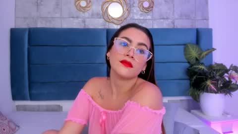 Snapshot of saraalvarezx chatting on 02-23-26, 04:43 Sara Alvarezx online show from 02-23-26, 04:43