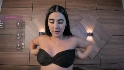 Snapshot of sarabellini chatting on 05-19-26, 11:27 sarabellini online show from 05-19-26, 11:27