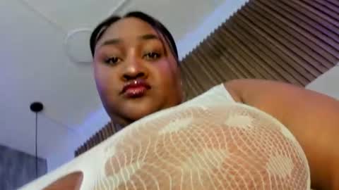Snapshot of saraby_blandon chatting on 06-19-26, 10:41 online show from 06-19-26, 10:41