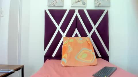 Snapshot of saracardona_1 chatting on 09-27-25, 07:41 Sara Cardona online show from 09-27-25, 07:41