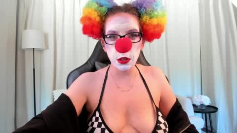 Snapshot of saradesirexo chatting on 05-21-26, 01:40 Sara Desire online show from 05-21-26, 01:40