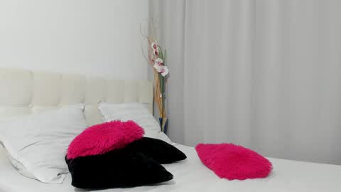 Snapshot of saradusk chatting on 06-09-26, 03:18 Sara online show from 06-09-26, 03:18
