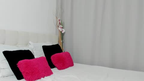 Snapshot of saradusk chatting on 06-10-26, 03:07 Sara online show from 06-10-26, 03:07
