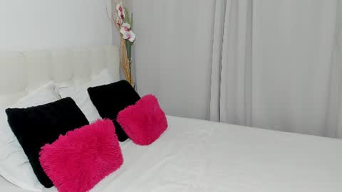 Snapshot of saradusk chatting on 06-21-26, 03:42 Sara online show from 06-21-26, 03:42