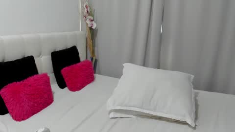 Snapshot of saradusk chatting on 06-24-26, 04:00 Sara online show from 06-24-26, 04:00