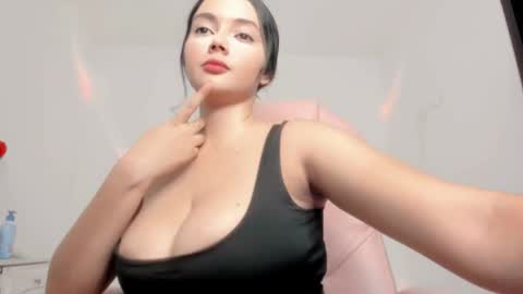 Snapshot of sarah_angelll chatting on 05-23-26, 01:00 sarah online show from 05-23-26, 01:00
