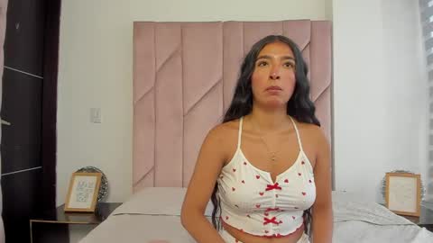 sarah_collens_ online show from 05-12-26, 11:40