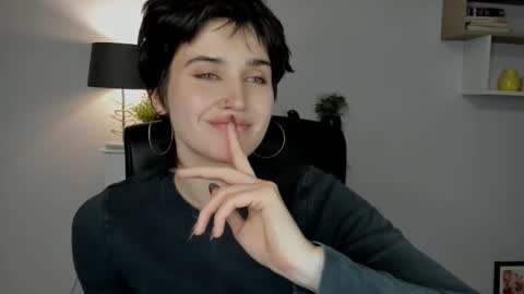 Snapshot of sarah_desire01 chatting on 05-14-26, 03:52 Sarah online show from 05-14-26, 03:52