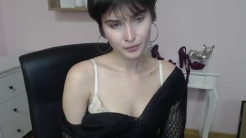 Snapshot of sarah_desire01 chatting on 06-11-26, 04:38 Sarah online show from 06-11-26, 04:38