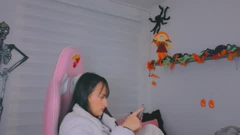 Sarah Ramirez online show from 10-22-25, 03:07