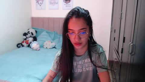 Snapshot of sarah_stone15 chatting on 12-13-24, 04:49 Sarah online show from 12-13-24, 04:49