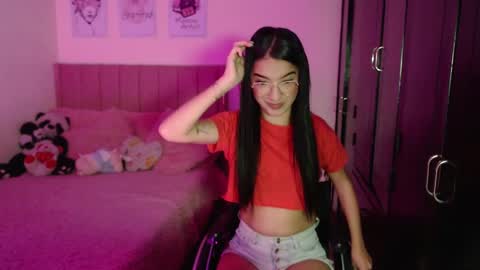 Snapshot of sarah_stone15 chatting on 02-18-25, 06:37 Sarah online show from 02-18-25, 06:37