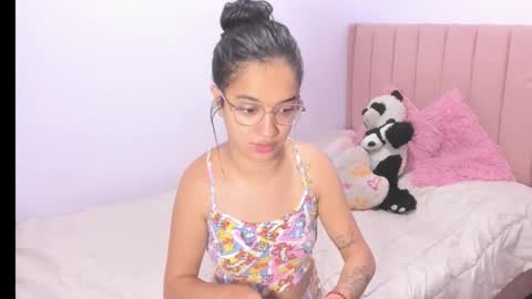 Snapshot of sarah_stone15 chatting on 10-24-25, 07:43 Sarah online show from 10-24-25, 07:43