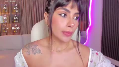 Snapshot of sarah_stonne_ chatting on 06-28-26, 02:12 Sarah online show from 06-28-26, 02:12