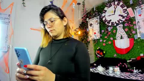 Sarah Deyvis online show from 10-31-25, 11:22