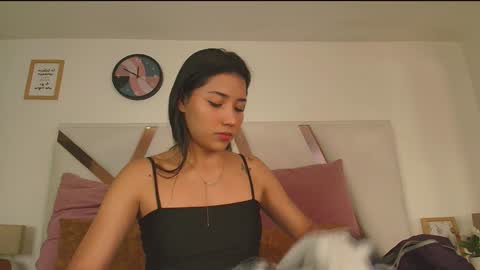 Snapshot of sarahevans__ chatting on 12-22-24, 11:22 Sarah Evans online show from 12-22-24, 11:22