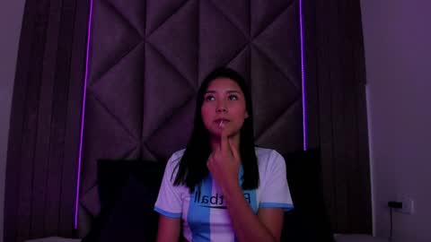 Snapshot of sarahevans__ chatting on 01-15-25, 07:34 Sarah Evans online show from 01-15-25, 07:34