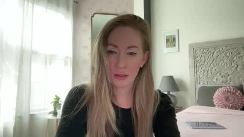Snapshot of sarahgiroux86 chatting on 05-03-26, 05:52 Sarah online show from 05-03-26, 05:52