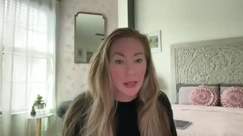 Snapshot of sarahgiroux86 chatting on 05-06-26, 06:13 Sarah online show from 05-06-26, 06:13