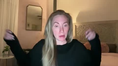 Snapshot of sarahgiroux86 chatting on 05-27-26, 05:37 Sarah online show from 05-27-26, 05:37