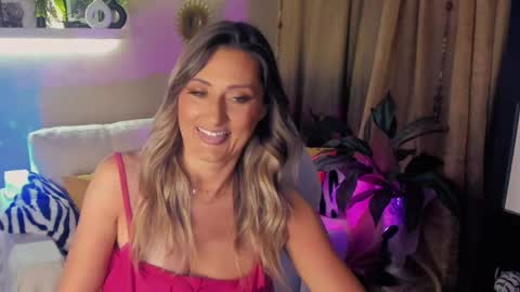 Divine Sarah NONUDE model online show from 05-18-26, 06:36