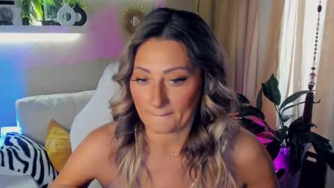 Divine Sarah NONUDE model online show from 05-31-26, 09:16