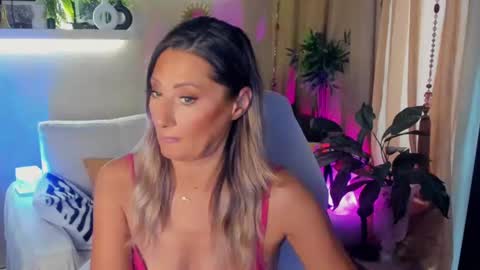 Snapshot of sarahholly chatting on 06-17-26, 01:56 Divine Sarah NONUDE model online show from 06-17-26, 01:56
