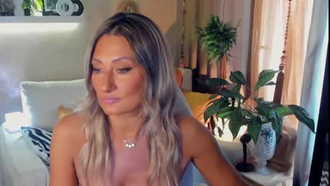 Divine Sarah NONUDE model online show from 07-13-26, 08:06