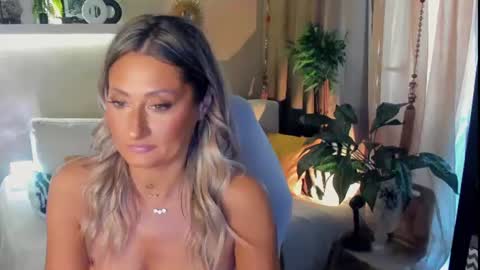 Snapshot of sarahholly chatting on 07-14-26, 02:01 Divine Sarah NONUDE model online show from 07-14-26, 02:01