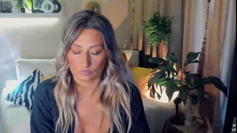 Divine Sarah NONUDE model online show from 07-17-26, 01:40
